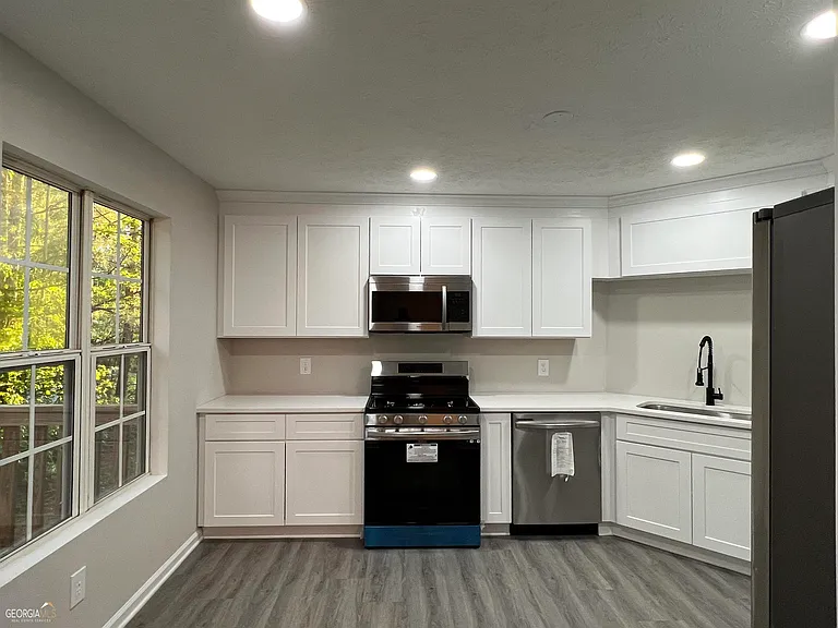 A Luxury upgraded 4bedroom .