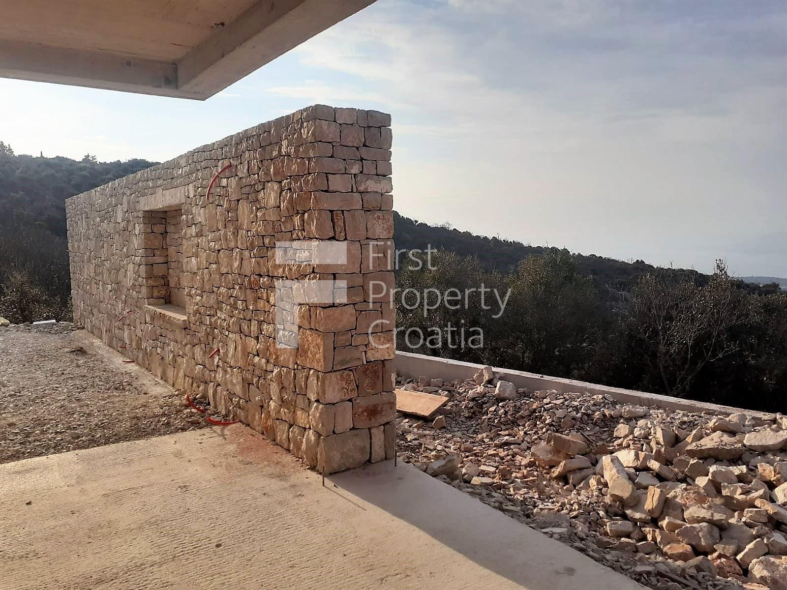 Investment property in Brač