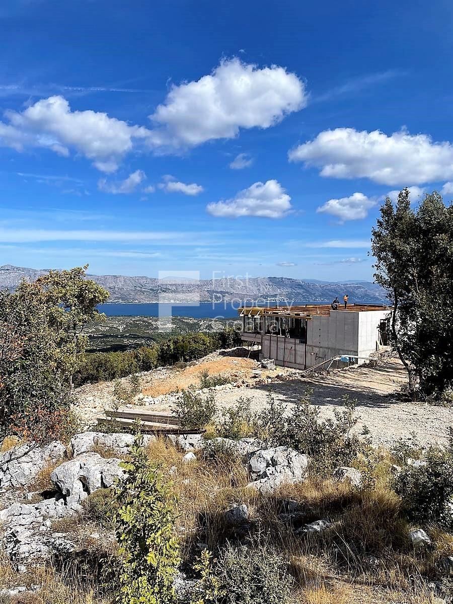Investment property in Brač