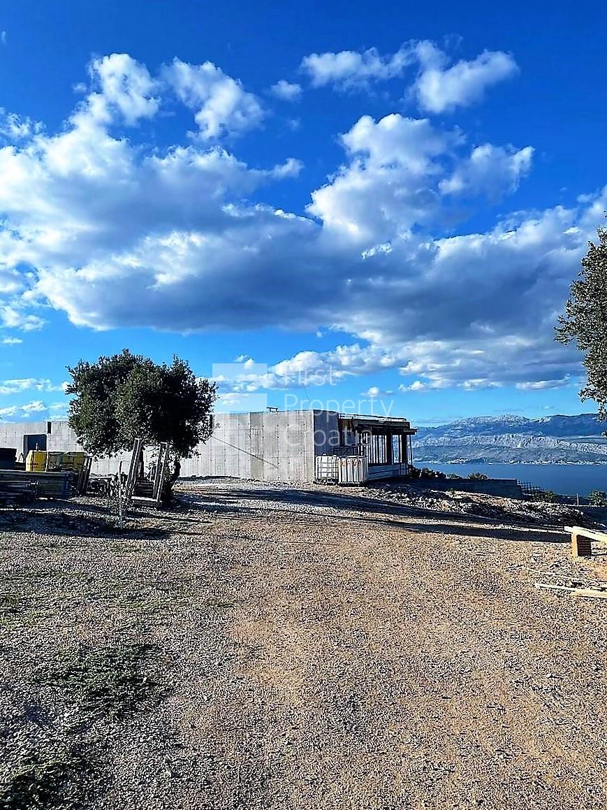 Investment property in Brač