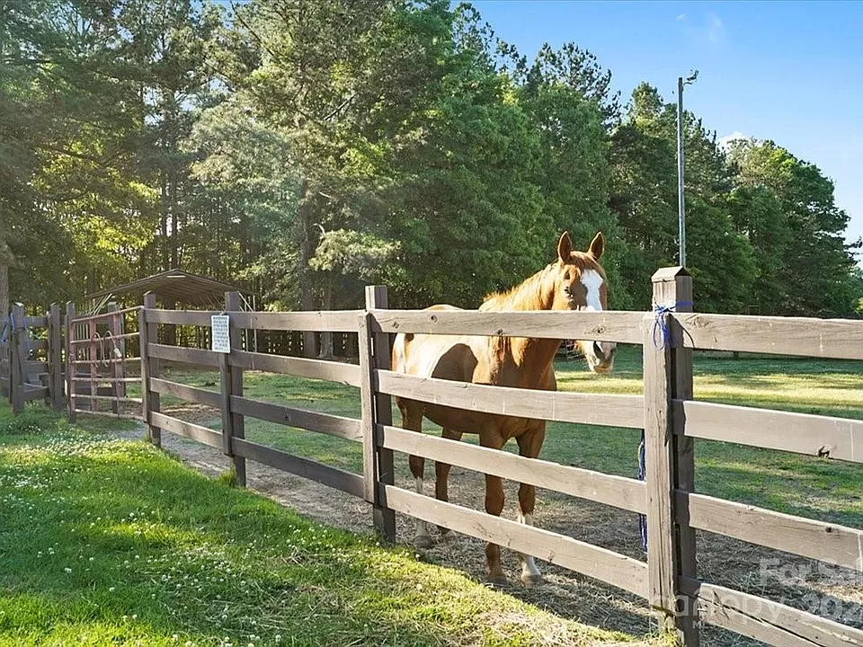 795 Bellegray Rd, Clover, SC