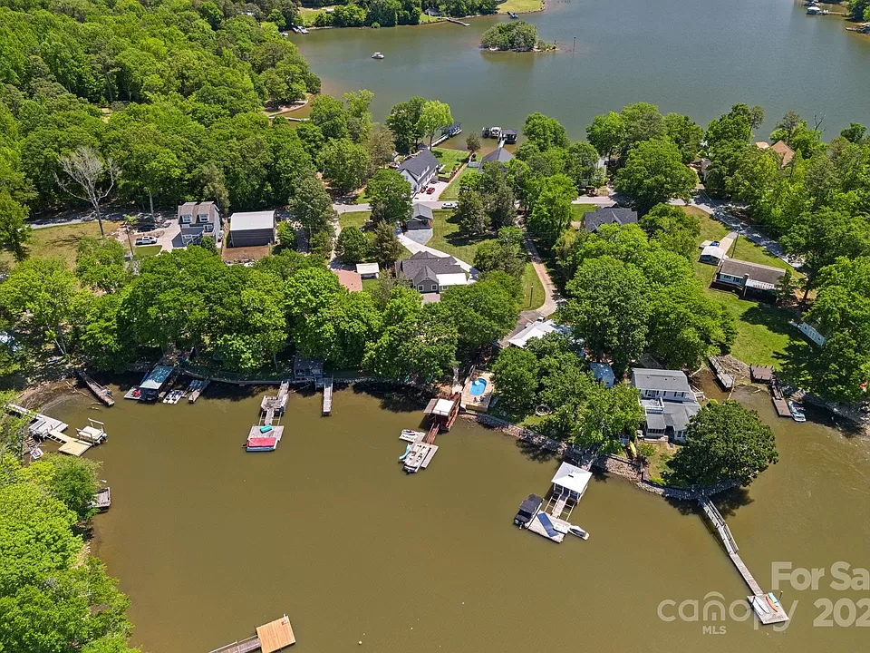 Riverfront Rd, Lake Wylie, SC
