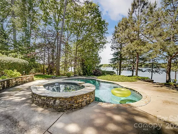 Old Stage Trl, Lake Wylie