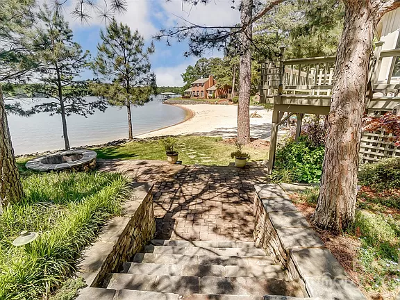 Old Stage Trl, Lake Wylie
