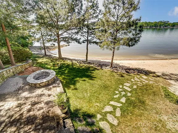 Old Stage Trl, Lake Wylie