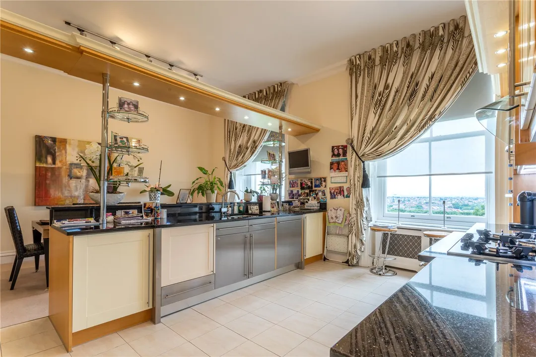 4 bed flat for sale