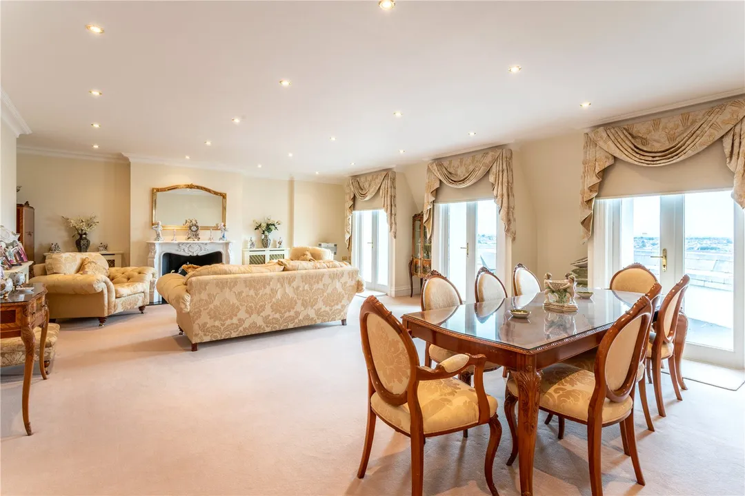 4 bed flat for sale