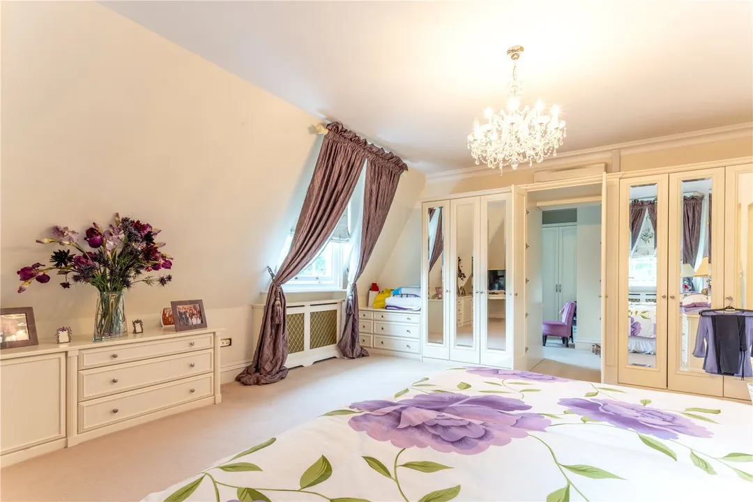 4 bed flat for sale