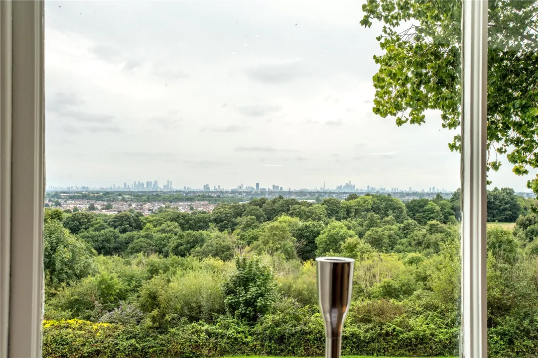 4 bed flat for sale