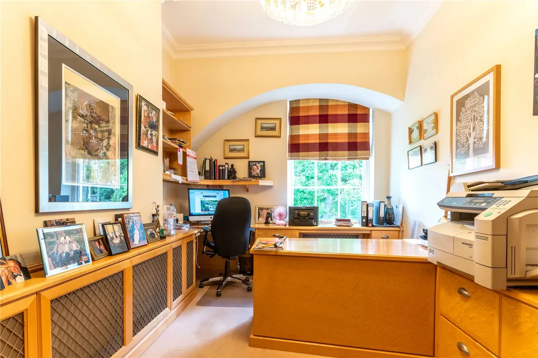 4 bed flat for sale