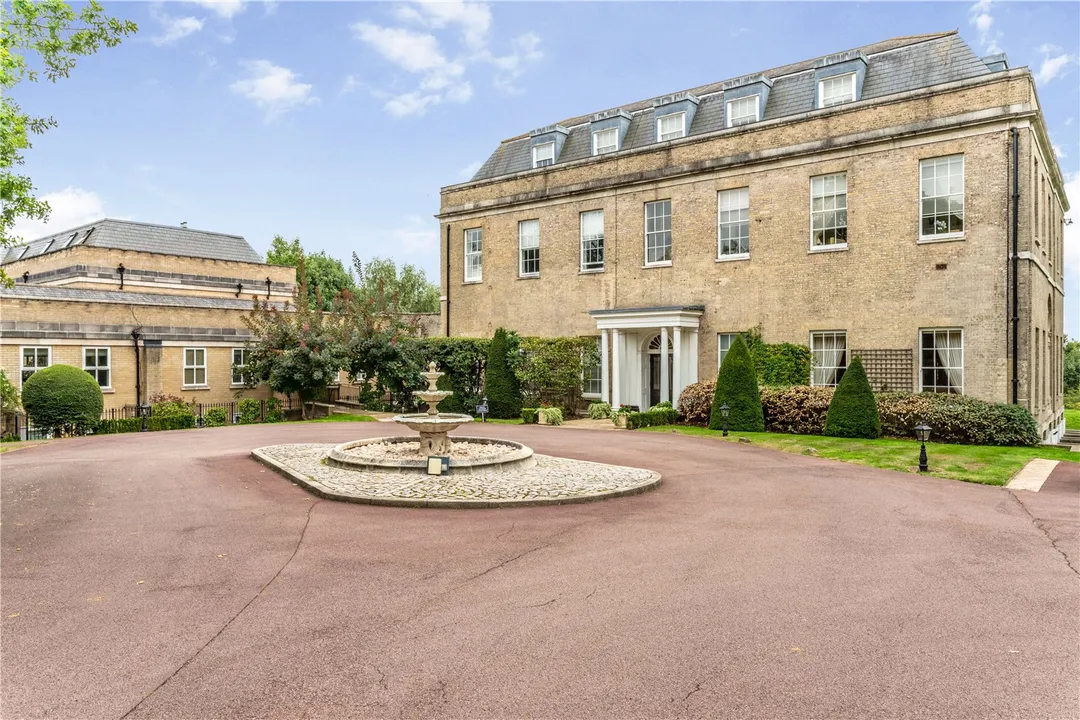 4 bed flat for sale