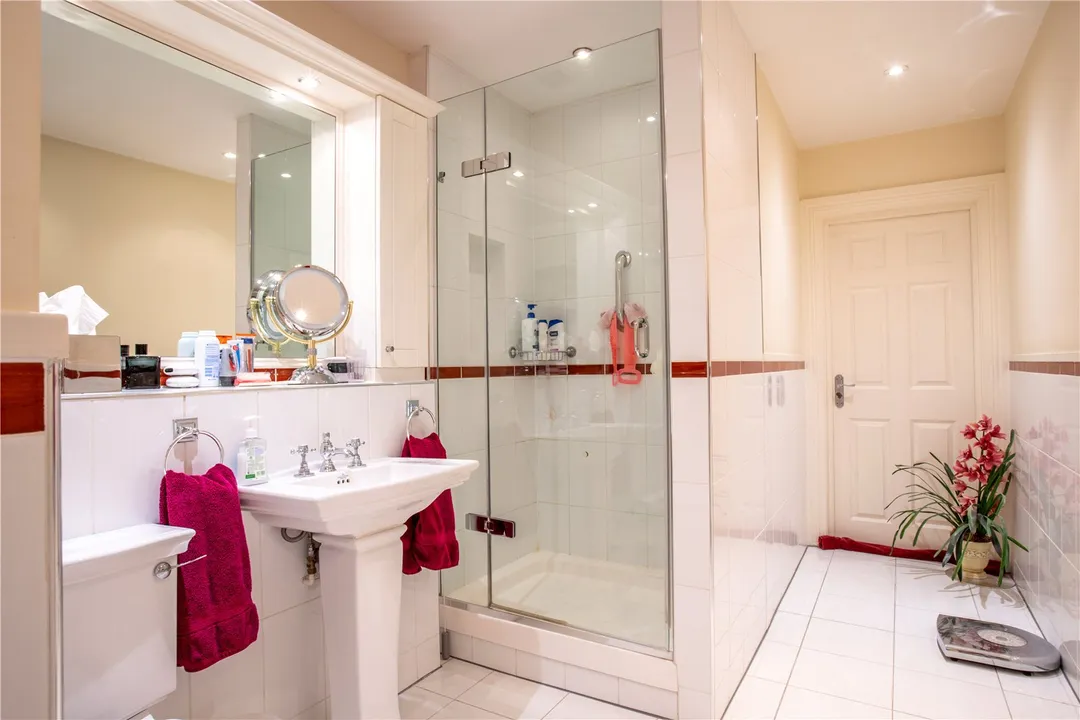 4 bed flat for sale