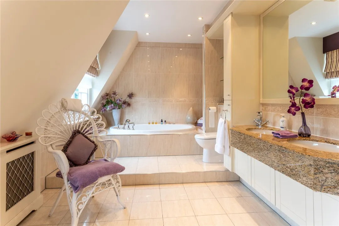 4 bed flat for sale