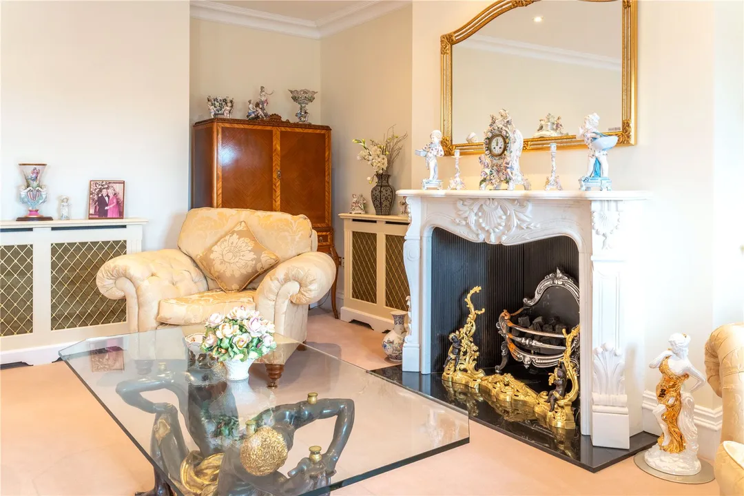 4 bed flat for sale