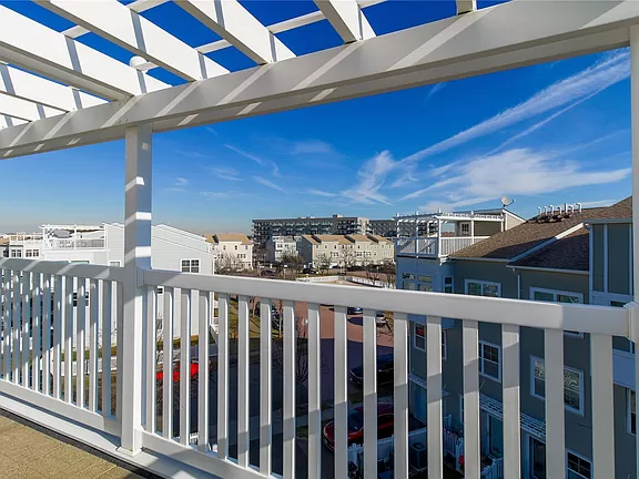 Catamaran Way, Arverne