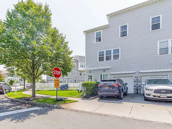Catamaran Way, Arverne