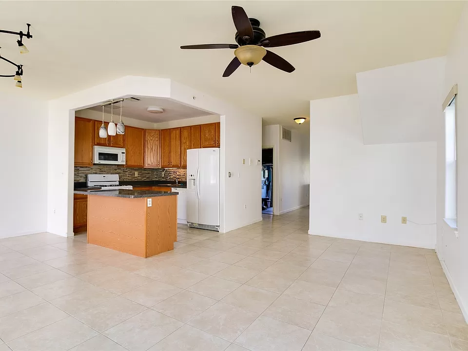 Catamaran Way, Arverne