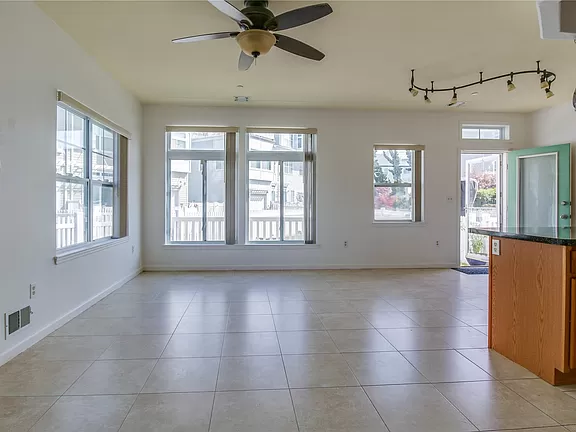 Catamaran Way, Arverne