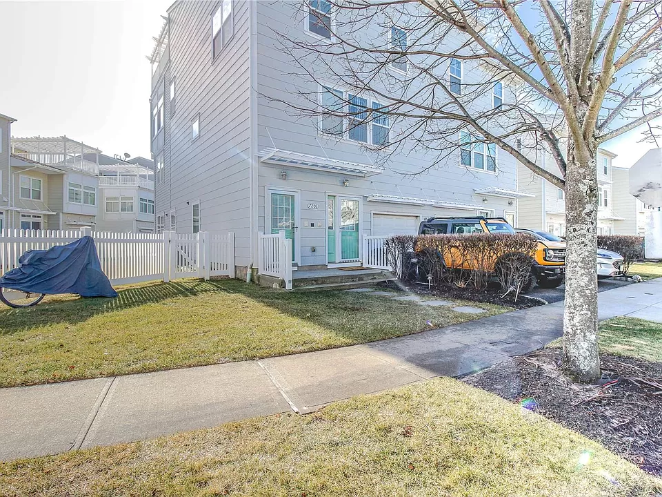 Catamaran Way, Arverne