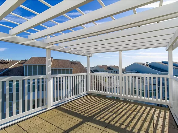 Catamaran Way, Arverne