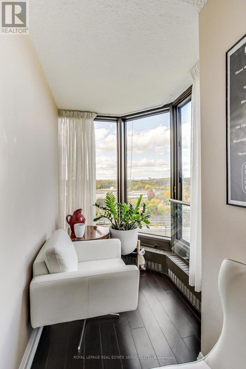 1110 - 2045 LAKE SHORE BOULEVARD W
