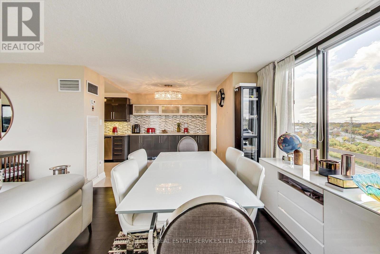 1110 - 2045 LAKE SHORE BOULEVARD W