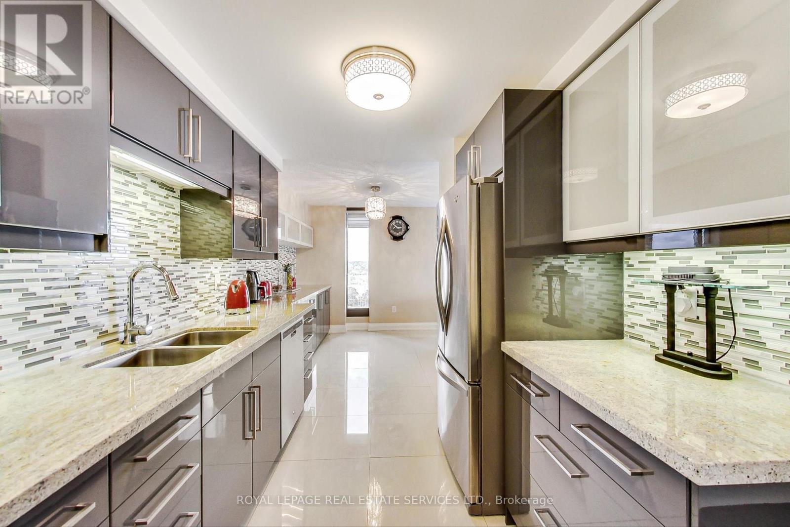 1110 - 2045 LAKE SHORE BOULEVARD W