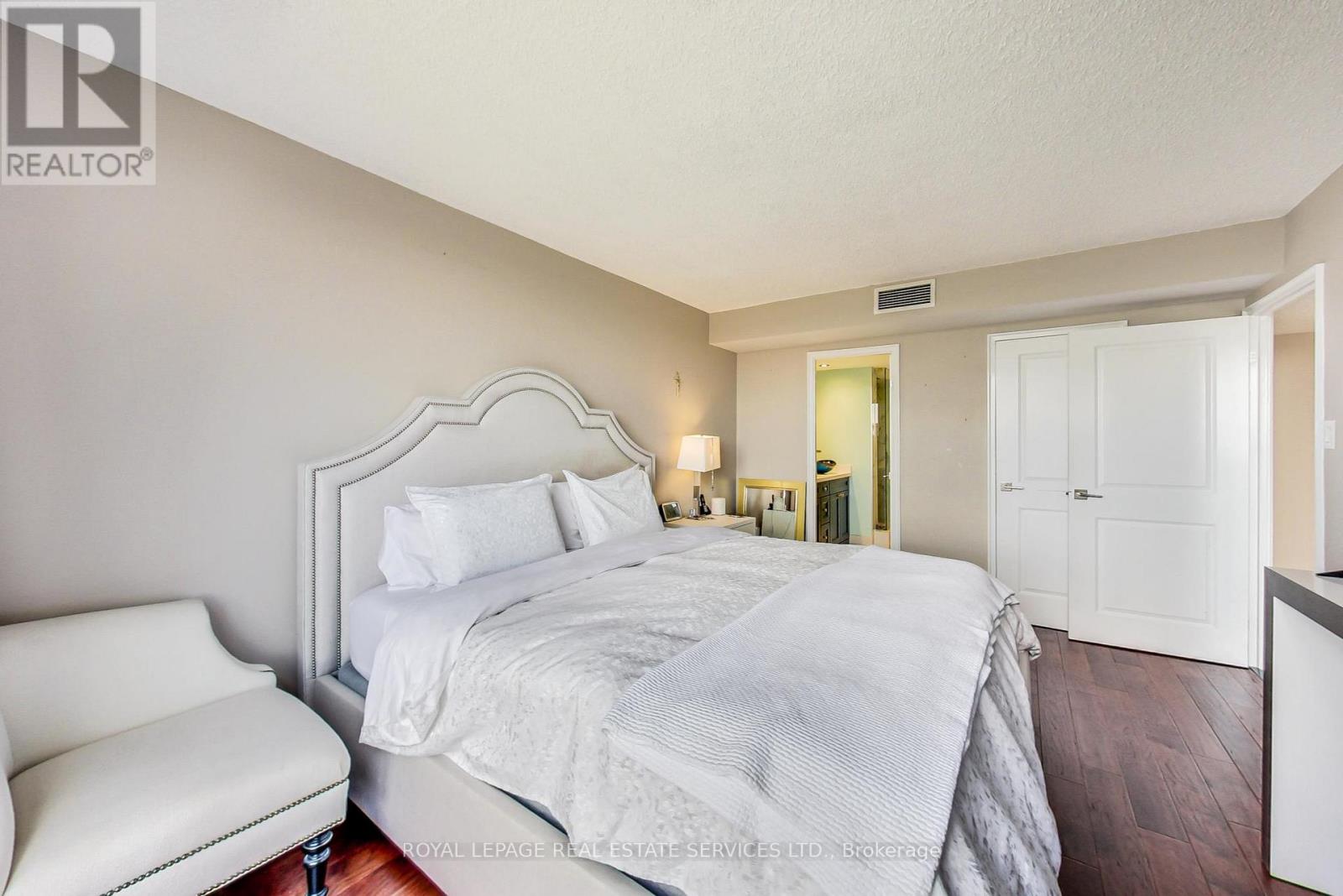 1110 - 2045 LAKE SHORE BOULEVARD W