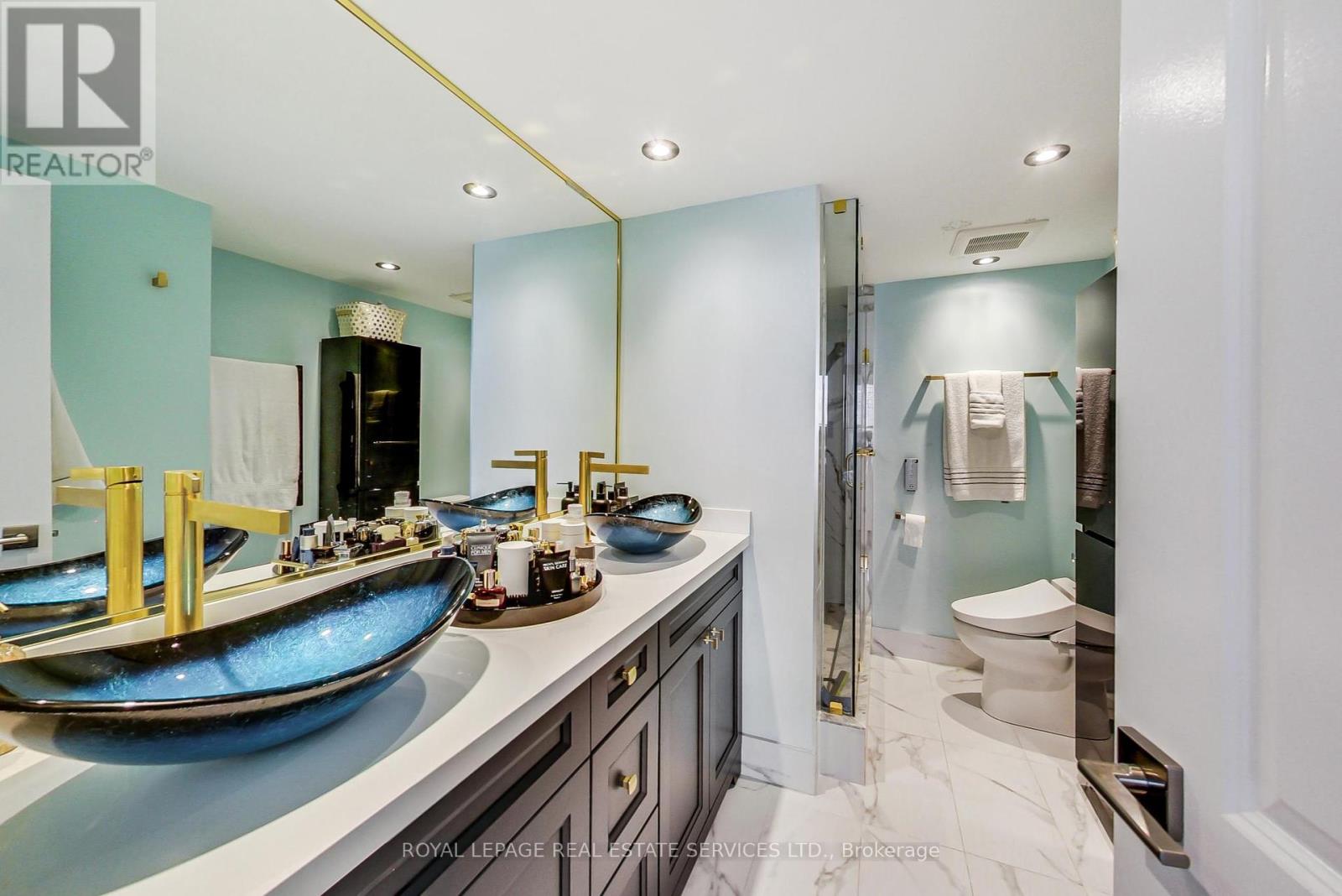 1110 - 2045 LAKE SHORE BOULEVARD W