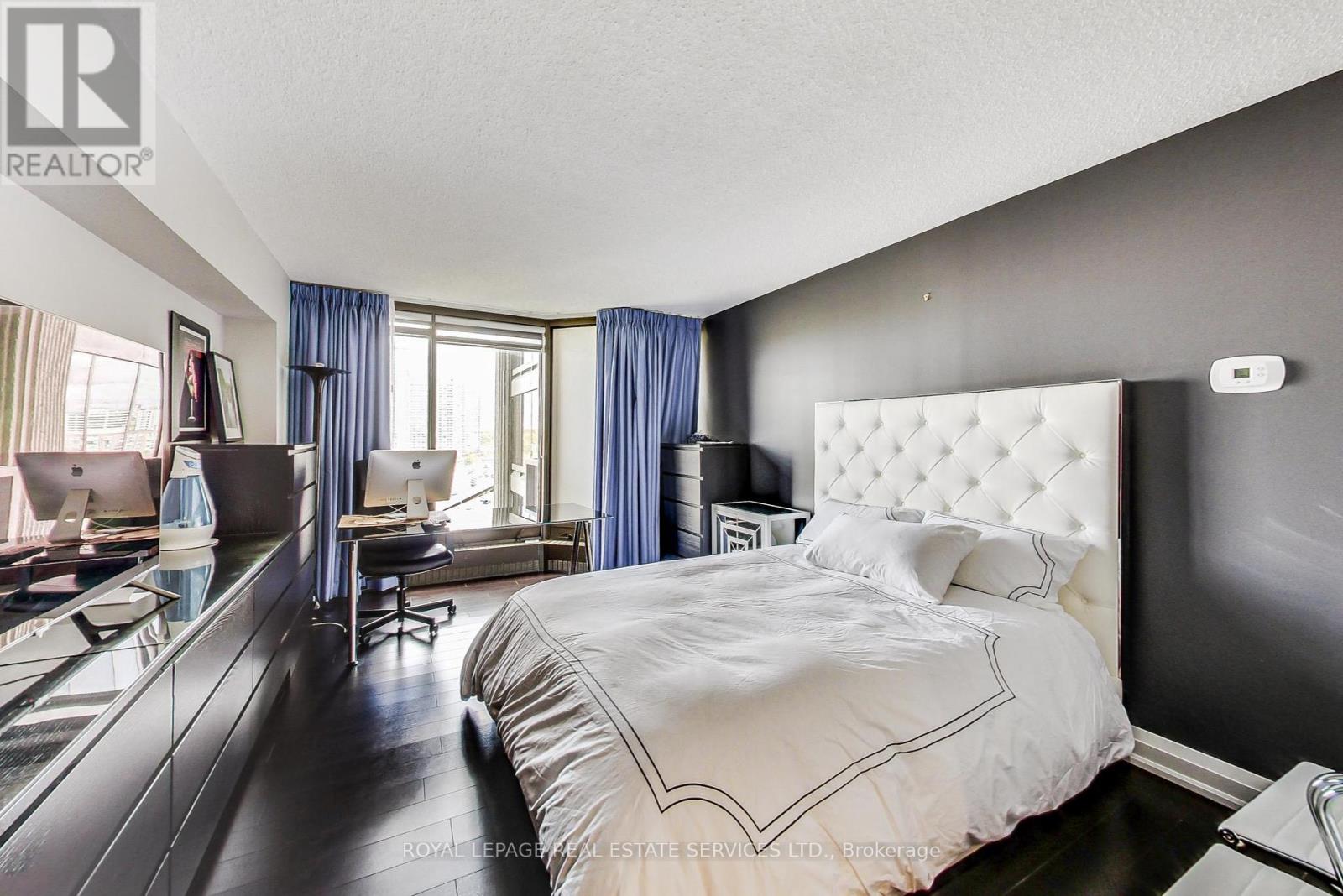 1110 - 2045 LAKE SHORE BOULEVARD W