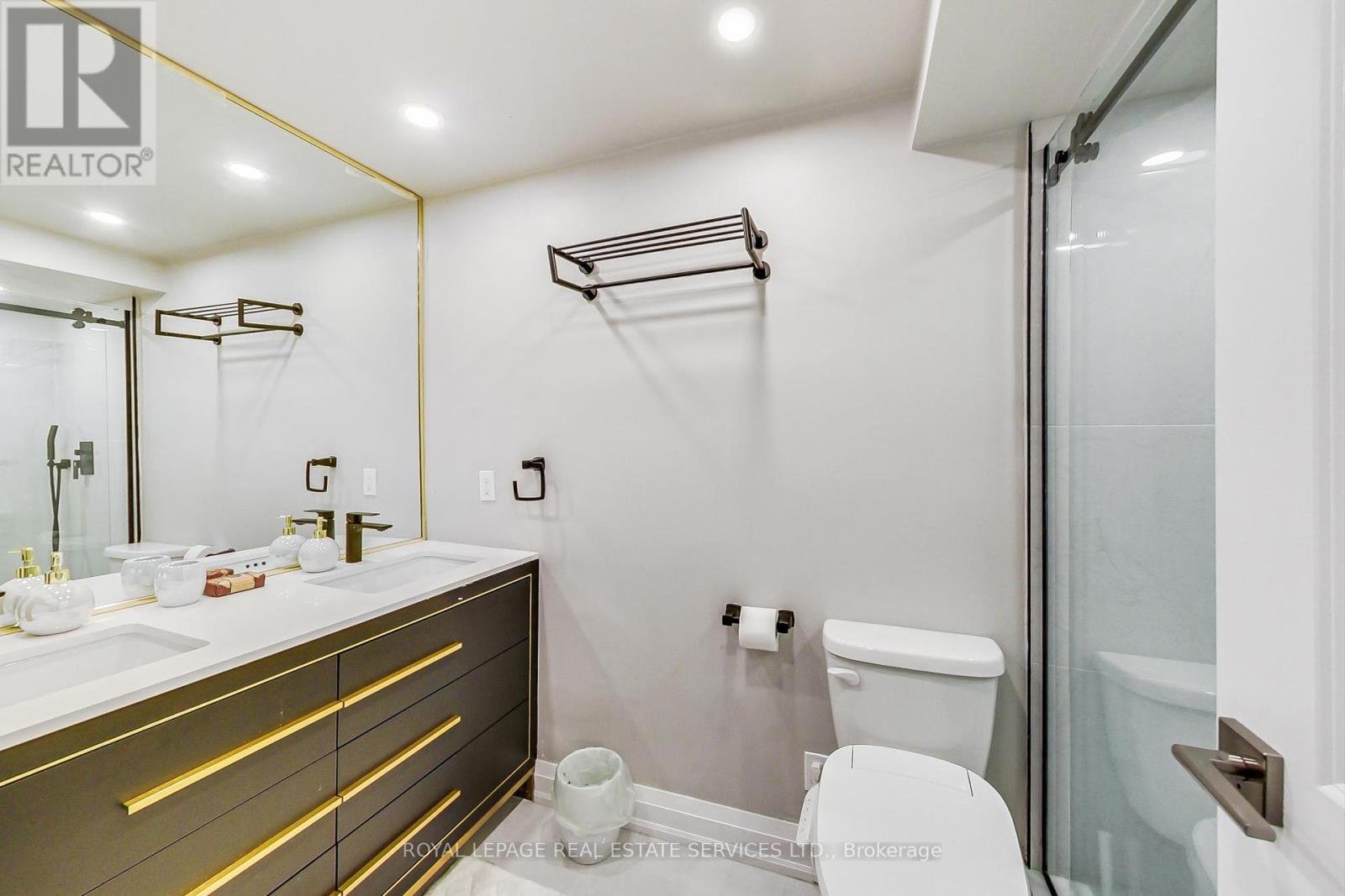 1110 - 2045 LAKE SHORE BOULEVARD W