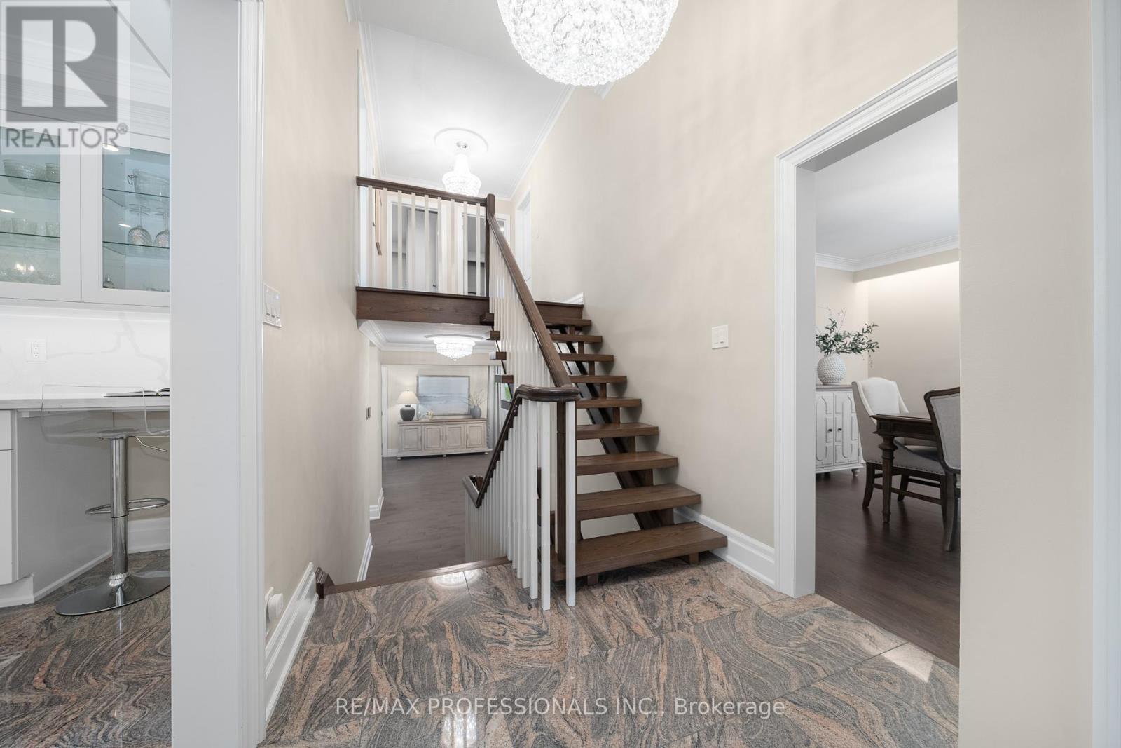 182 GRACEFIELD AVENUE