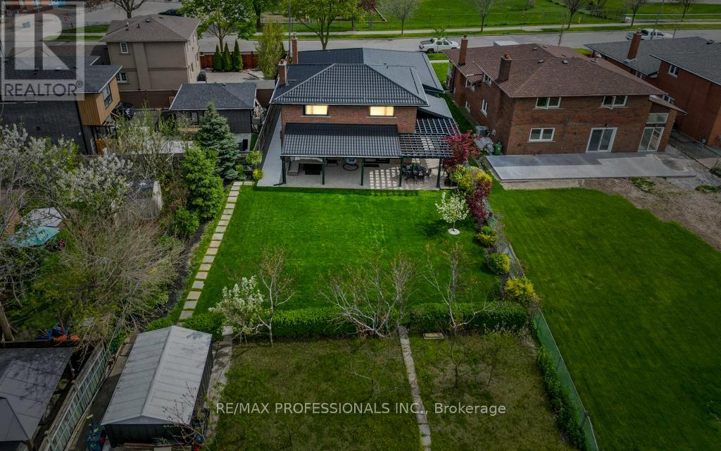 182 GRACEFIELD AVENUE