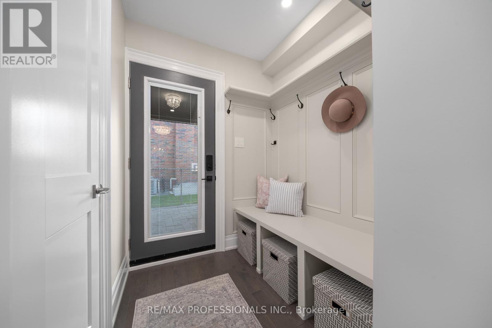 182 GRACEFIELD AVENUE