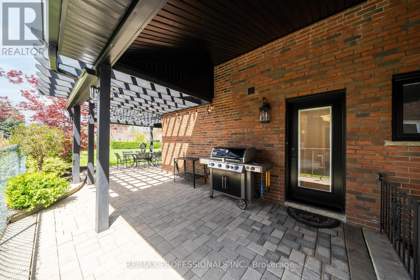 182 GRACEFIELD AVENUE