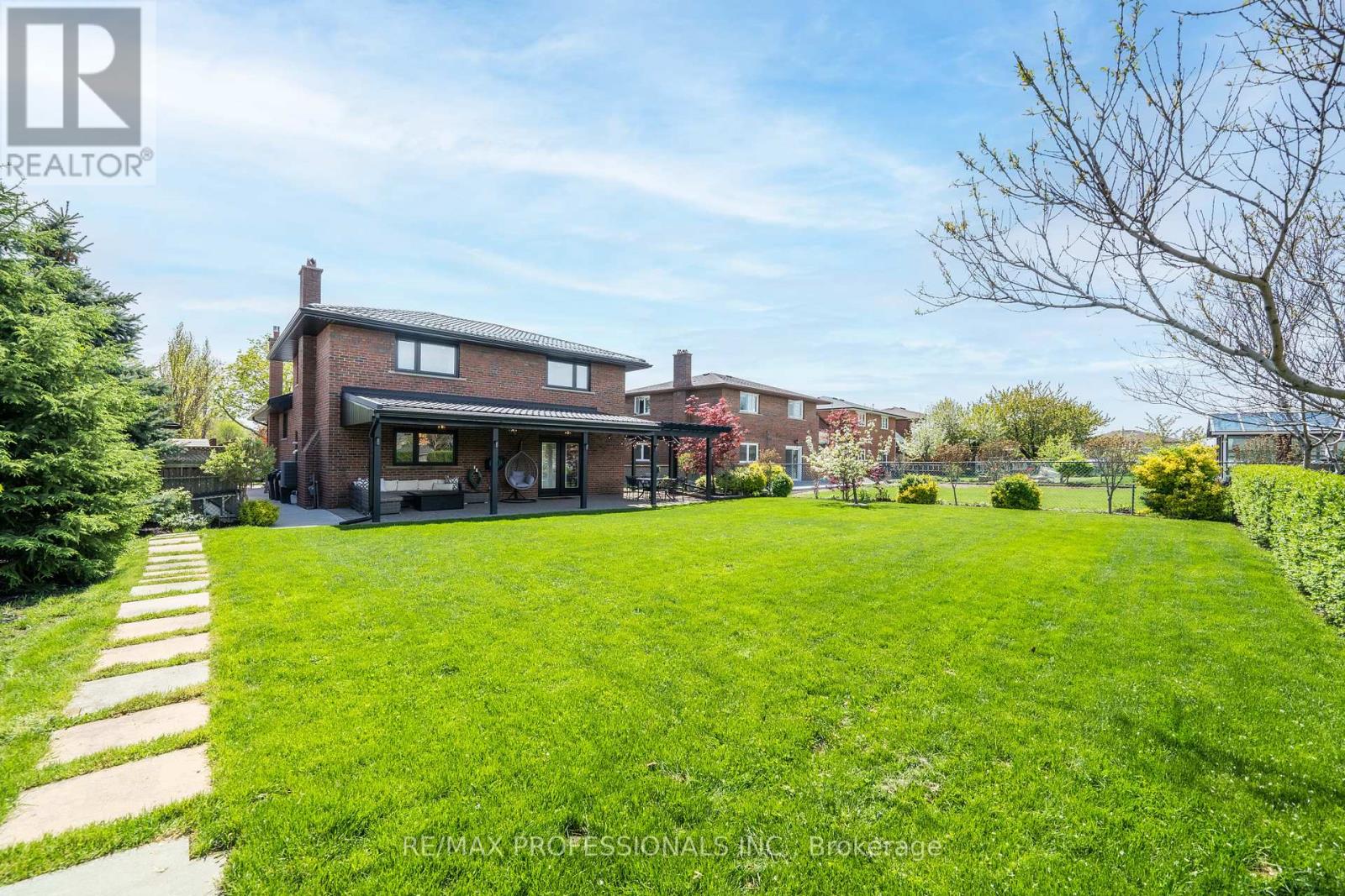 182 GRACEFIELD AVENUE