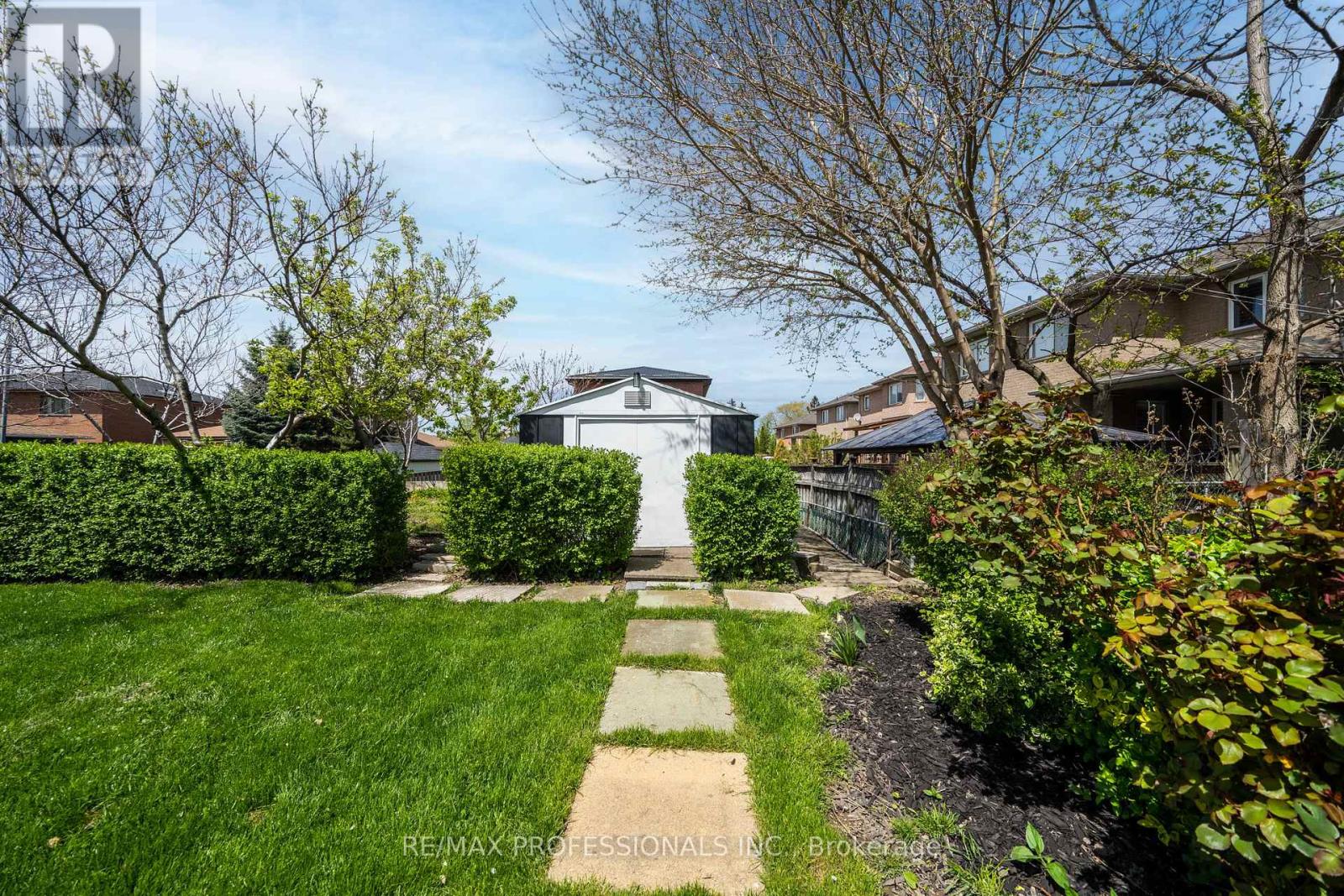 182 GRACEFIELD AVENUE