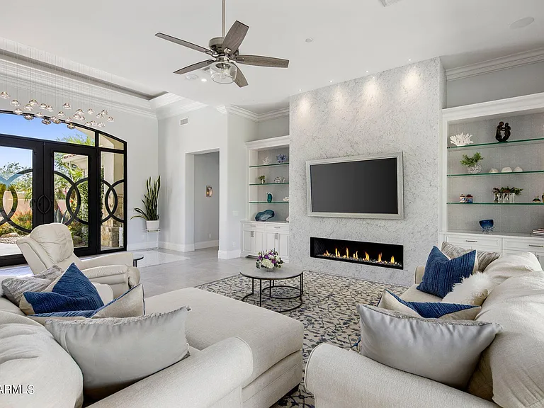 4 bed room luxury single-story