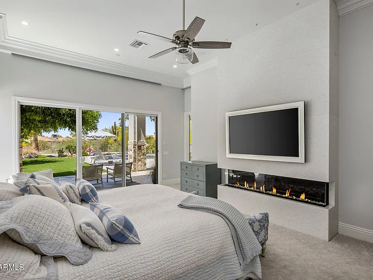 4 bed room luxury single-story
