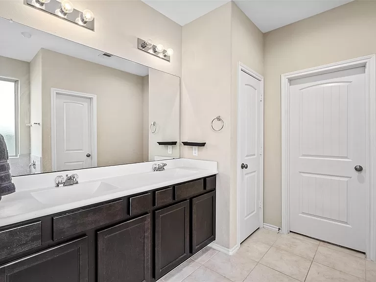 3058 Hawthorne Glen Ln