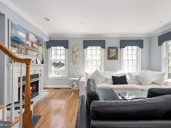 Fords Landing Way, Alexandria