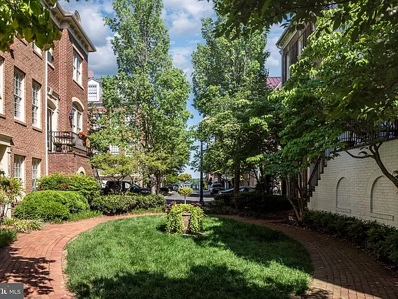 Fords Landing Way, Alexandria