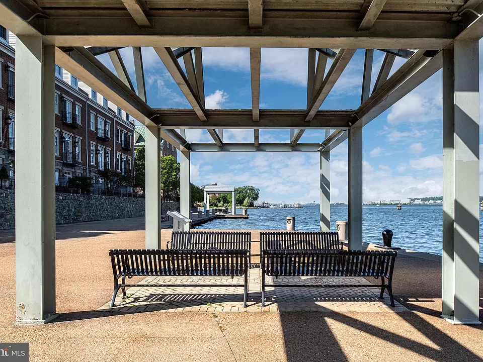 Fords Landing Way, Alexandria