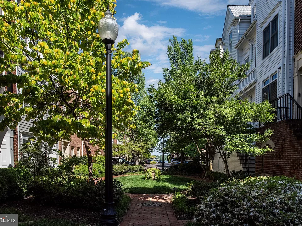 Fords Landing Way, Alexandria