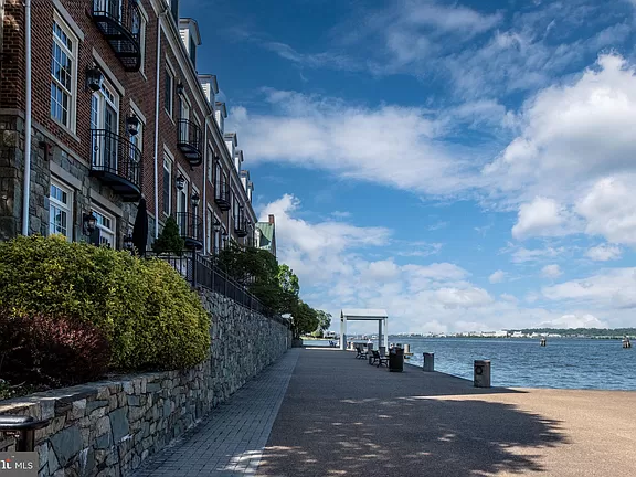 Fords Landing Way, Alexandria